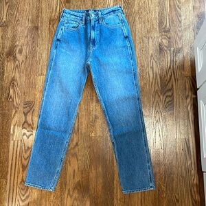 Hollister Ultra High-Rise Mom Jean